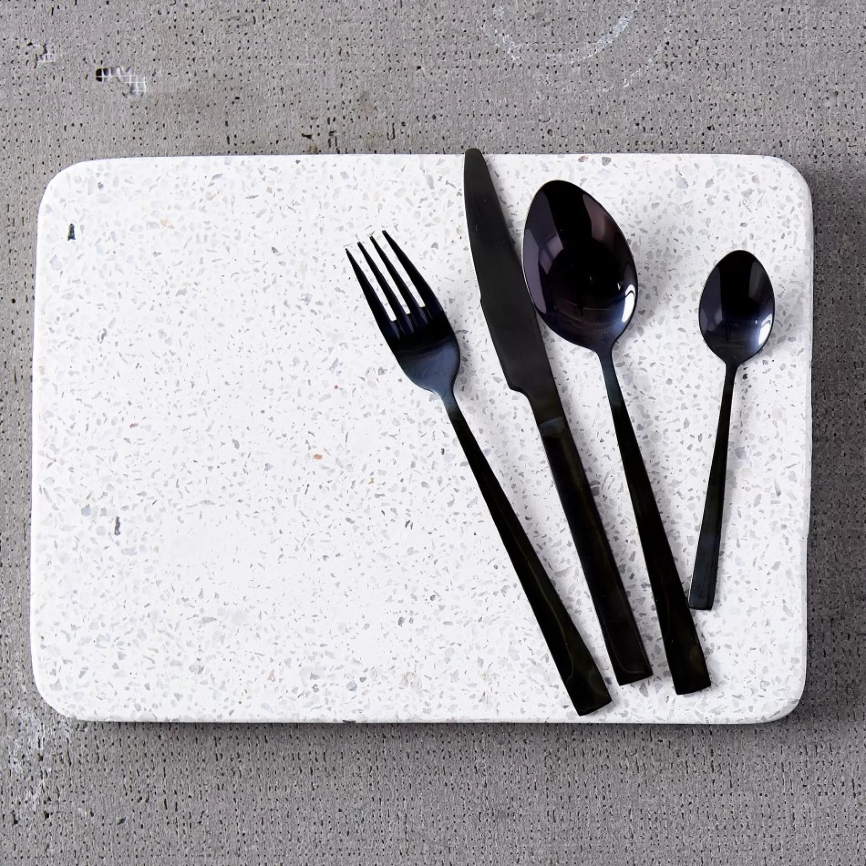 Dishware*Safdie & Co 16 Piece Cutlery Set - Black