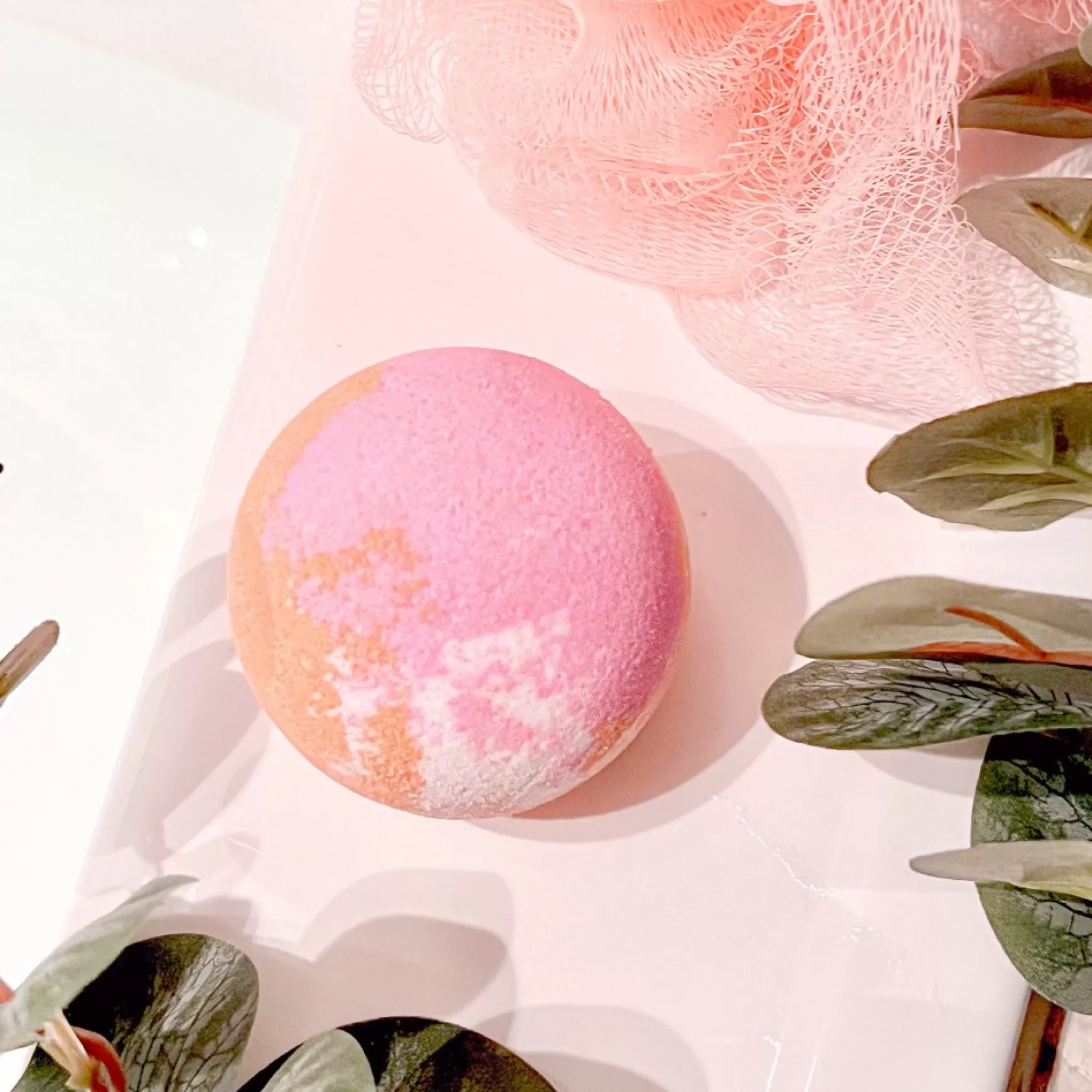 Bath Products*Kozy x Three Wix & CO Bath Bomb - Hibiscus & Guava