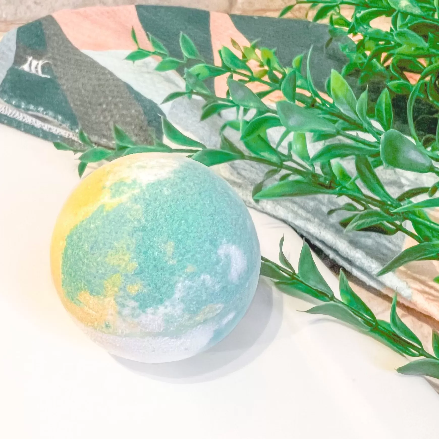 Bath Products*Kozy x Three Wix & CO Bath Bomb - White Tea & Pear