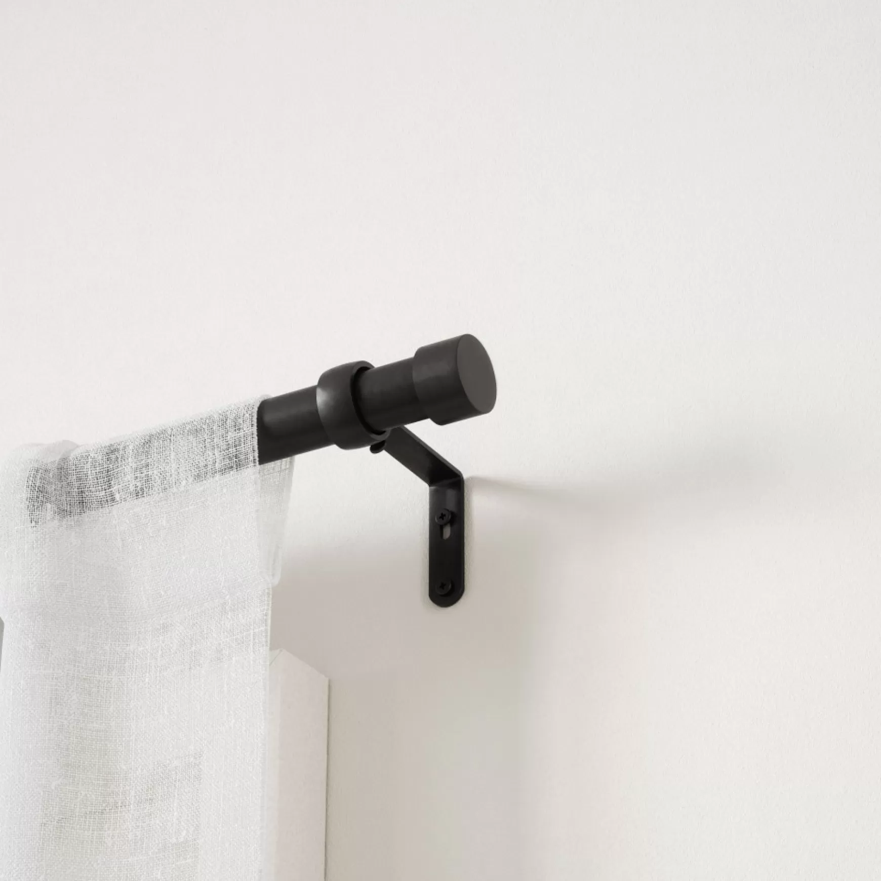 Poles & Curtains*Umbra Black Curtain Rod - Cappa