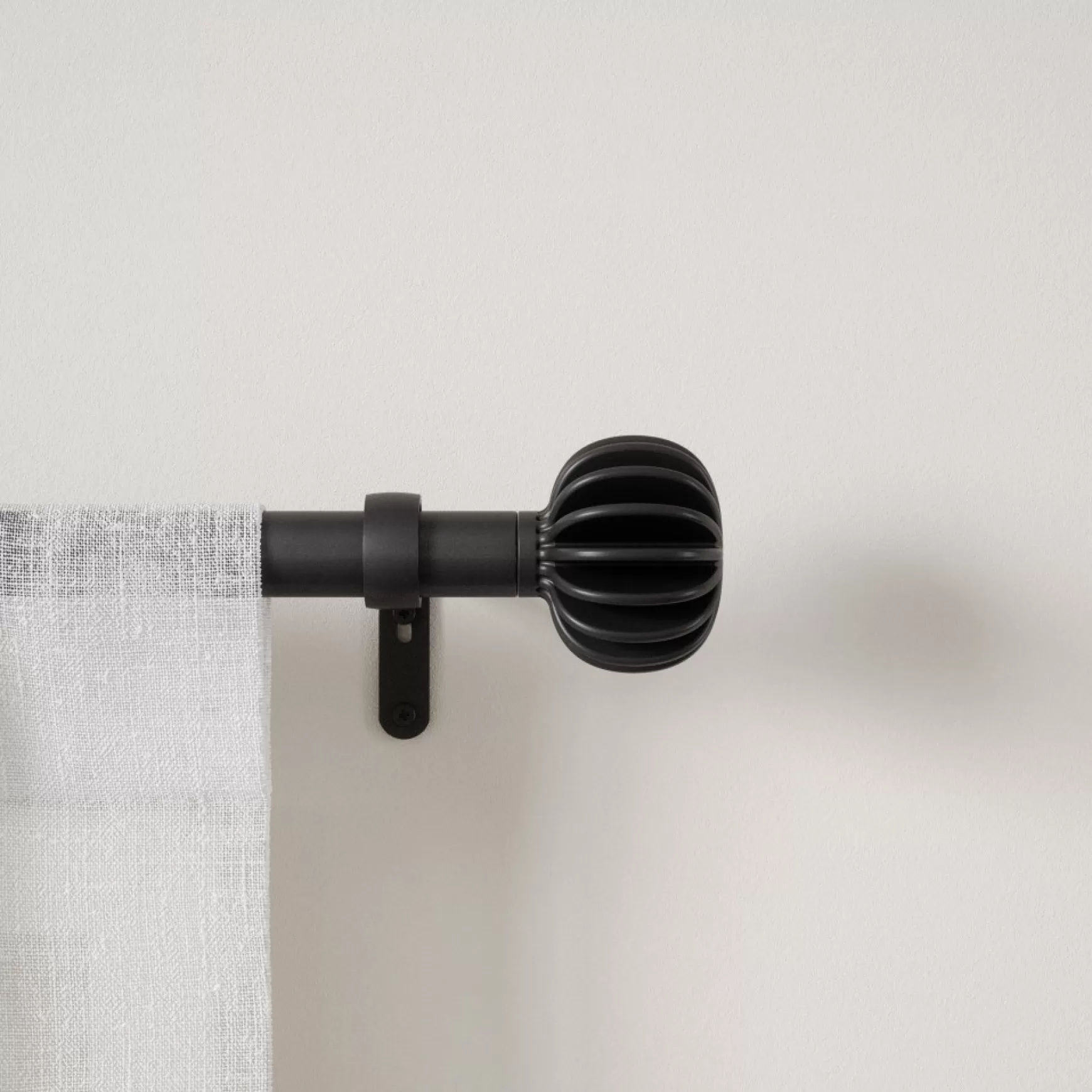 Poles & Curtains*Umbra Black Curtain Rod - Finn