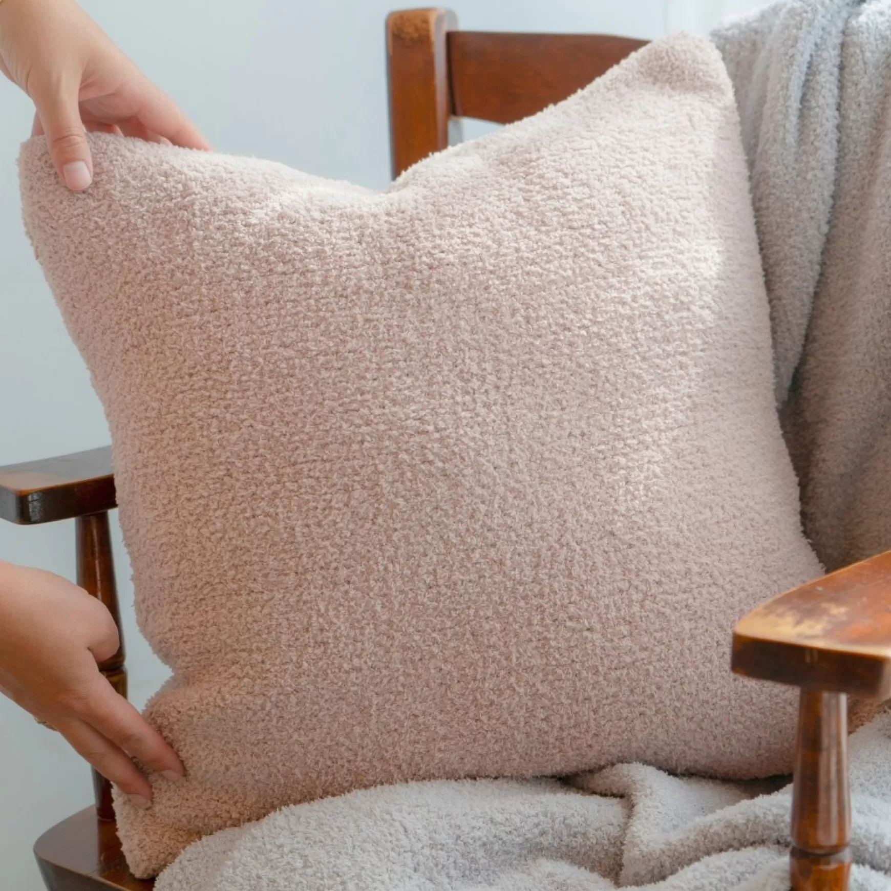 Cushions*Agence K Deluxe Knitted Cushion - Blush