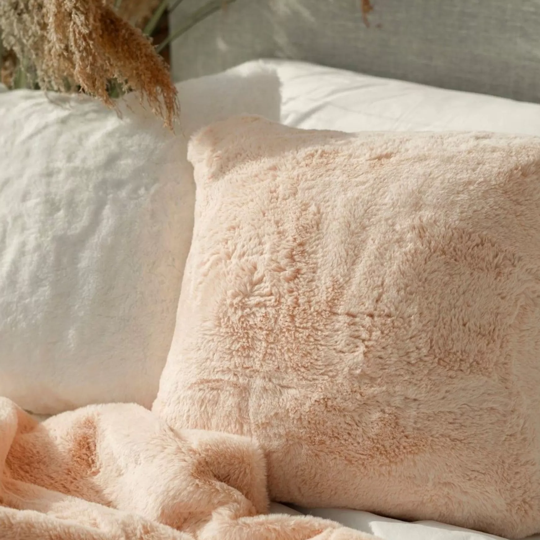 Cushions*Agence K Fake Rabbit Fur Cushion - Pink