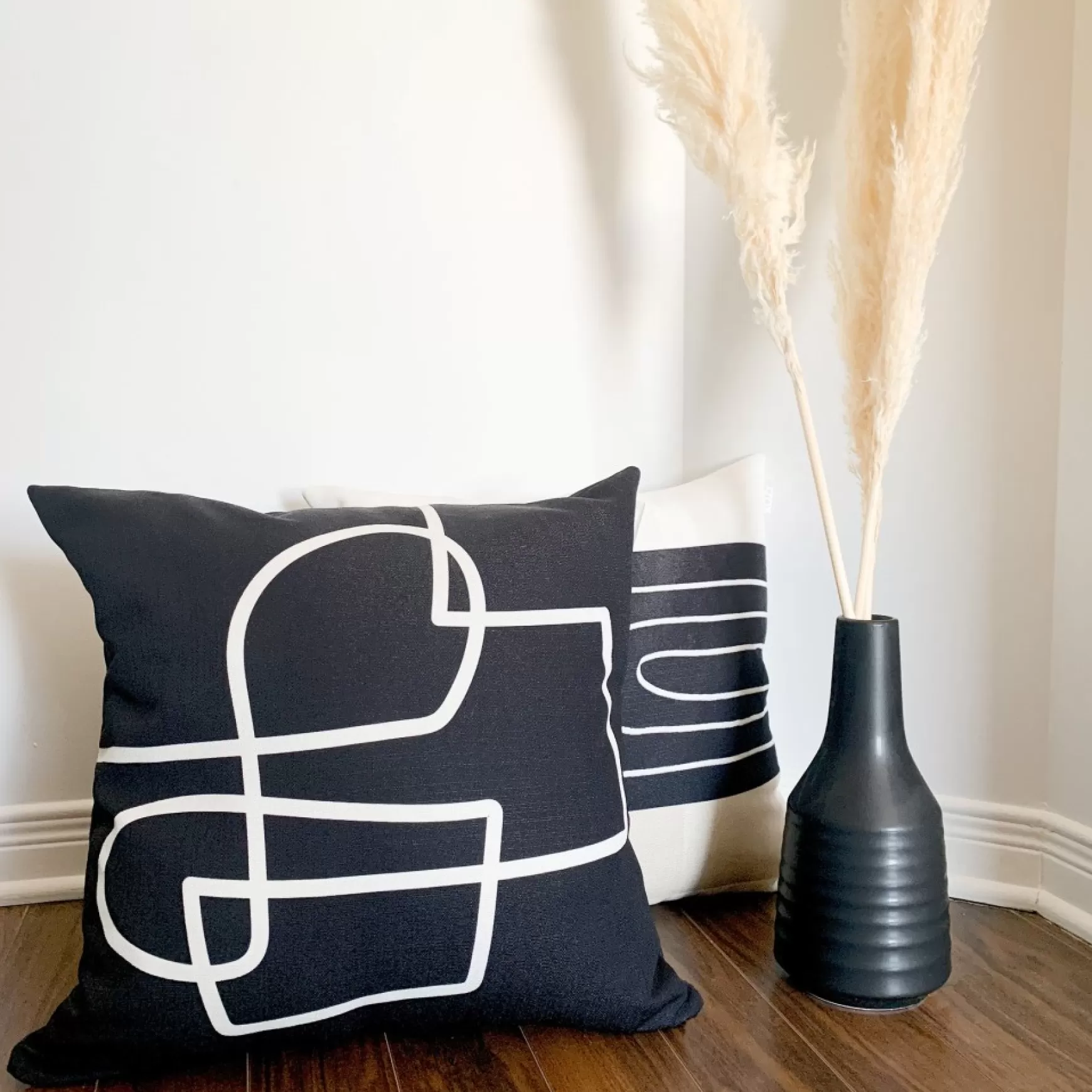 Cushions*Les textiles Patlin Kozy Cushion - Abstract Black