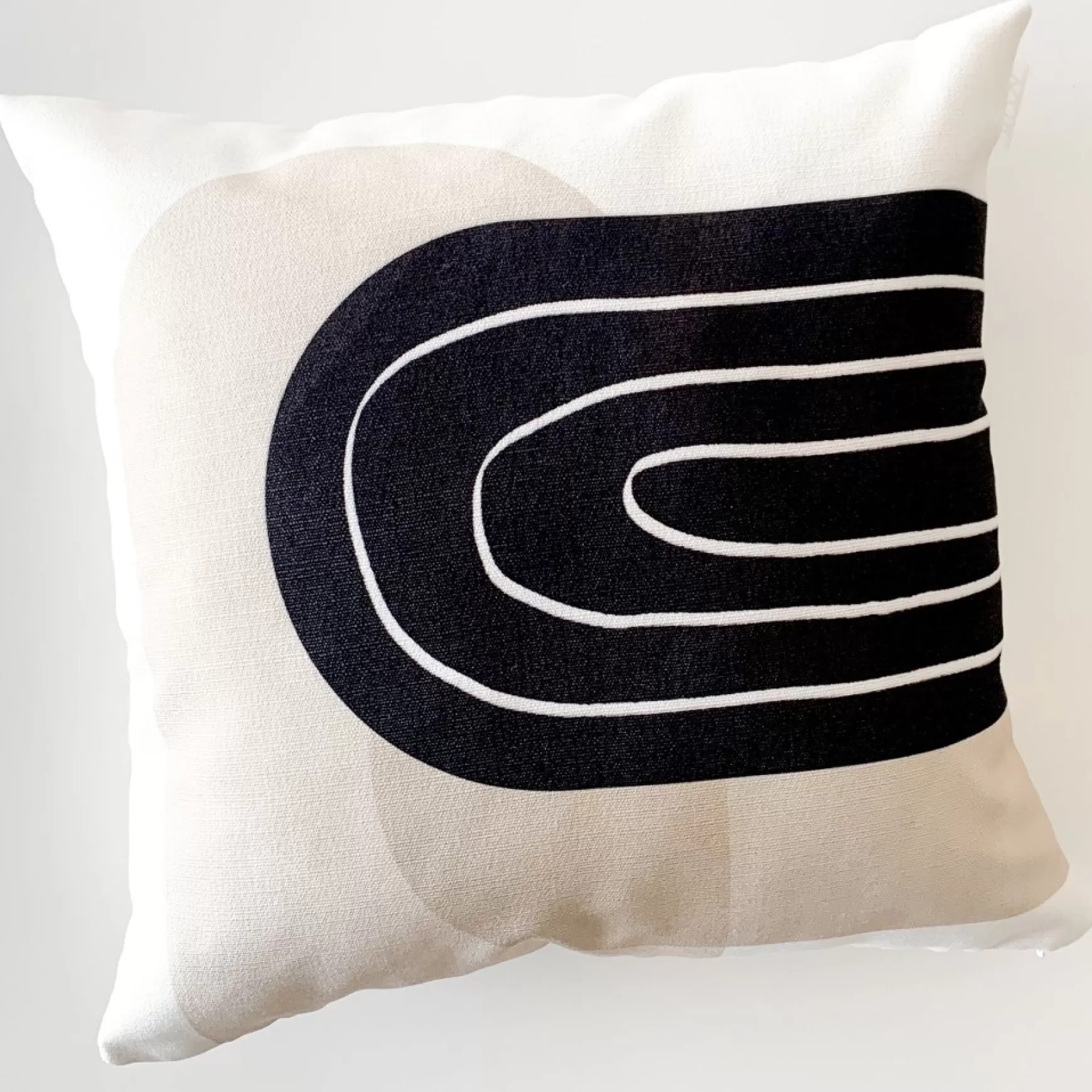 Cushions*Les textiles Patlin Kozy Cushion - Black Arch