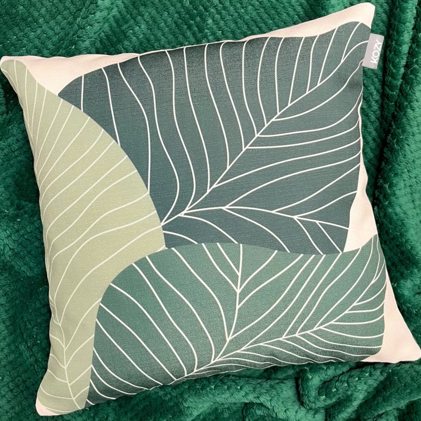 Cushions*Les textiles Patlin Kozy Cushion - Trio Of Green Leaves