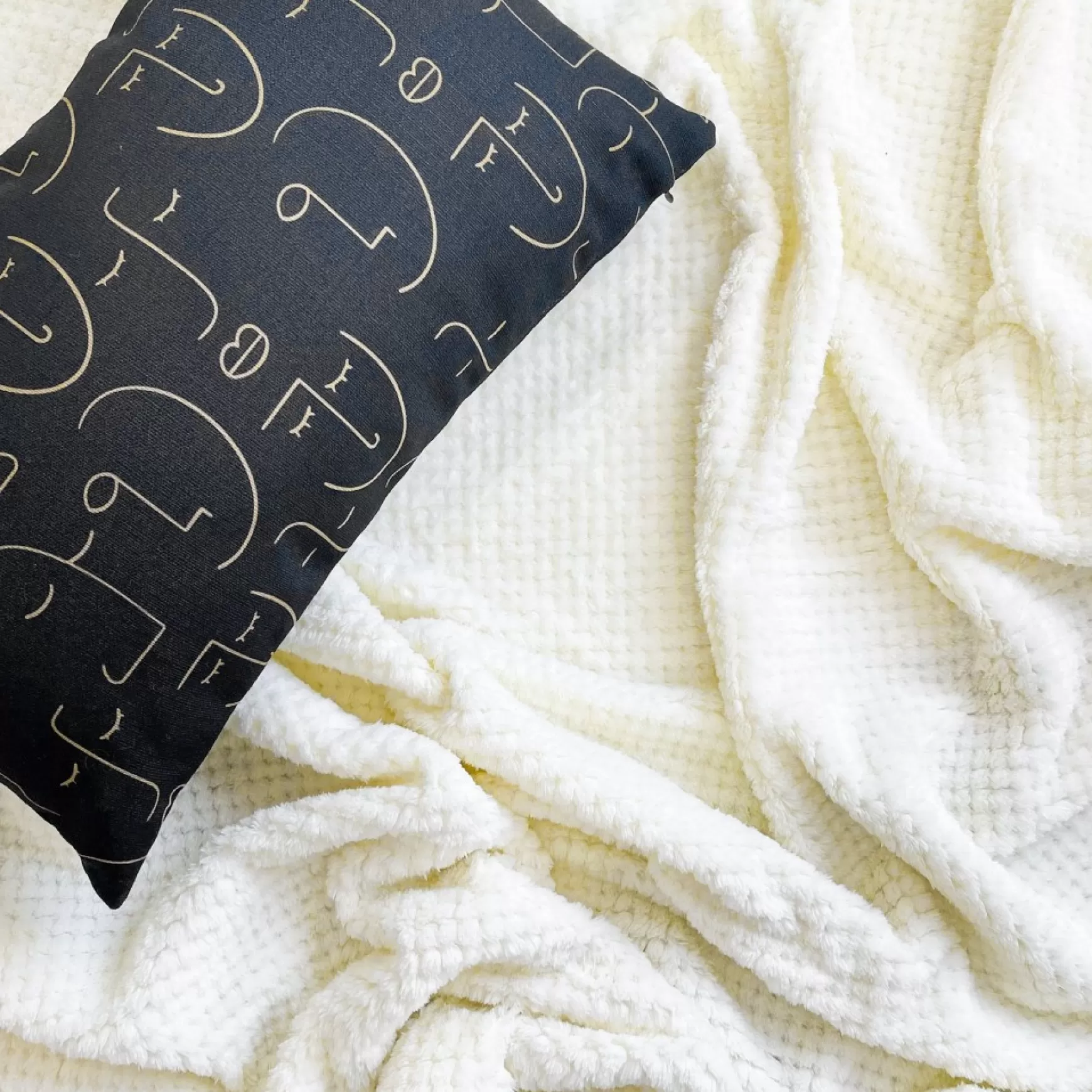 Throws*Agence K Kozy Textured Throw - Cream