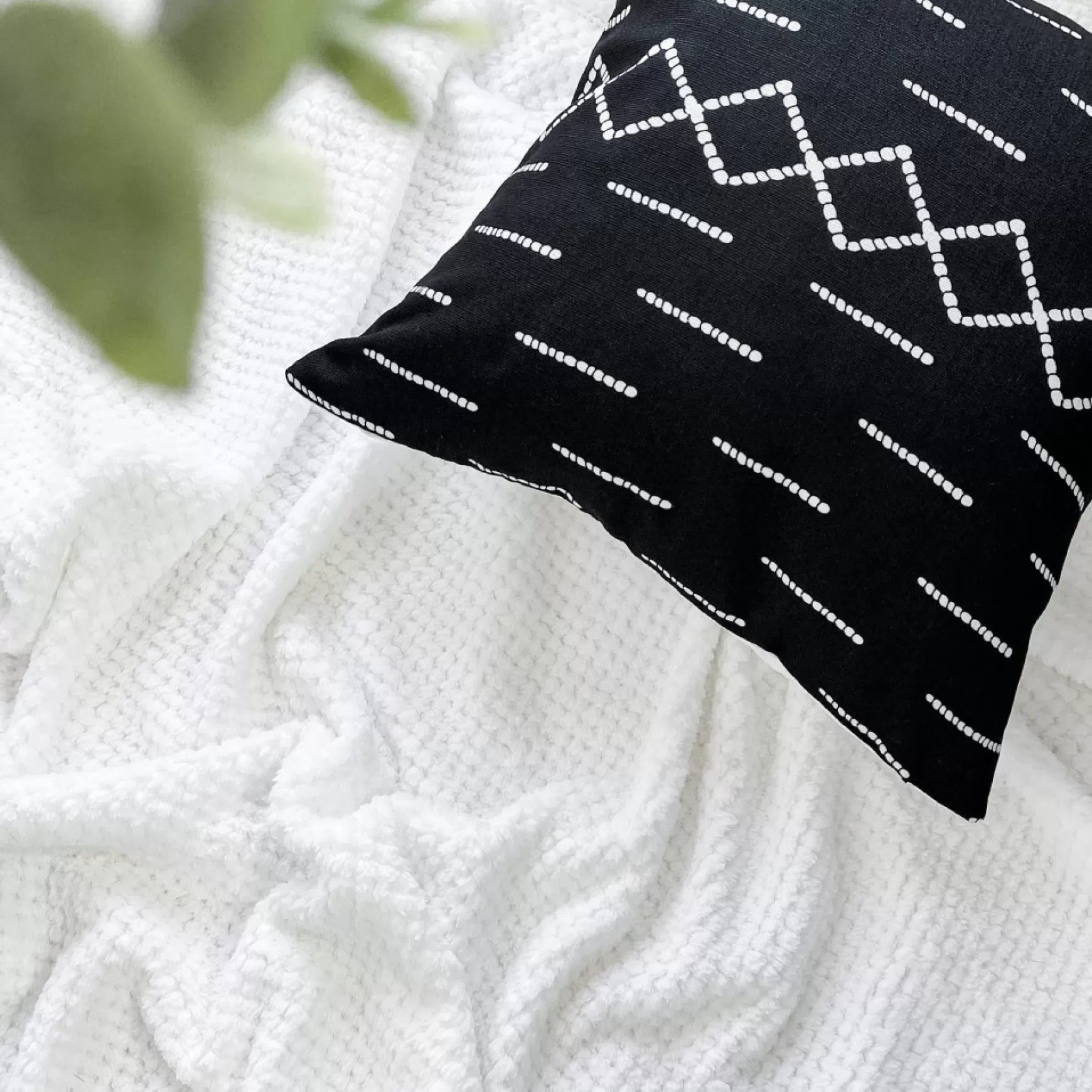 Throws*Agence K Kozy Textured Throw - White
