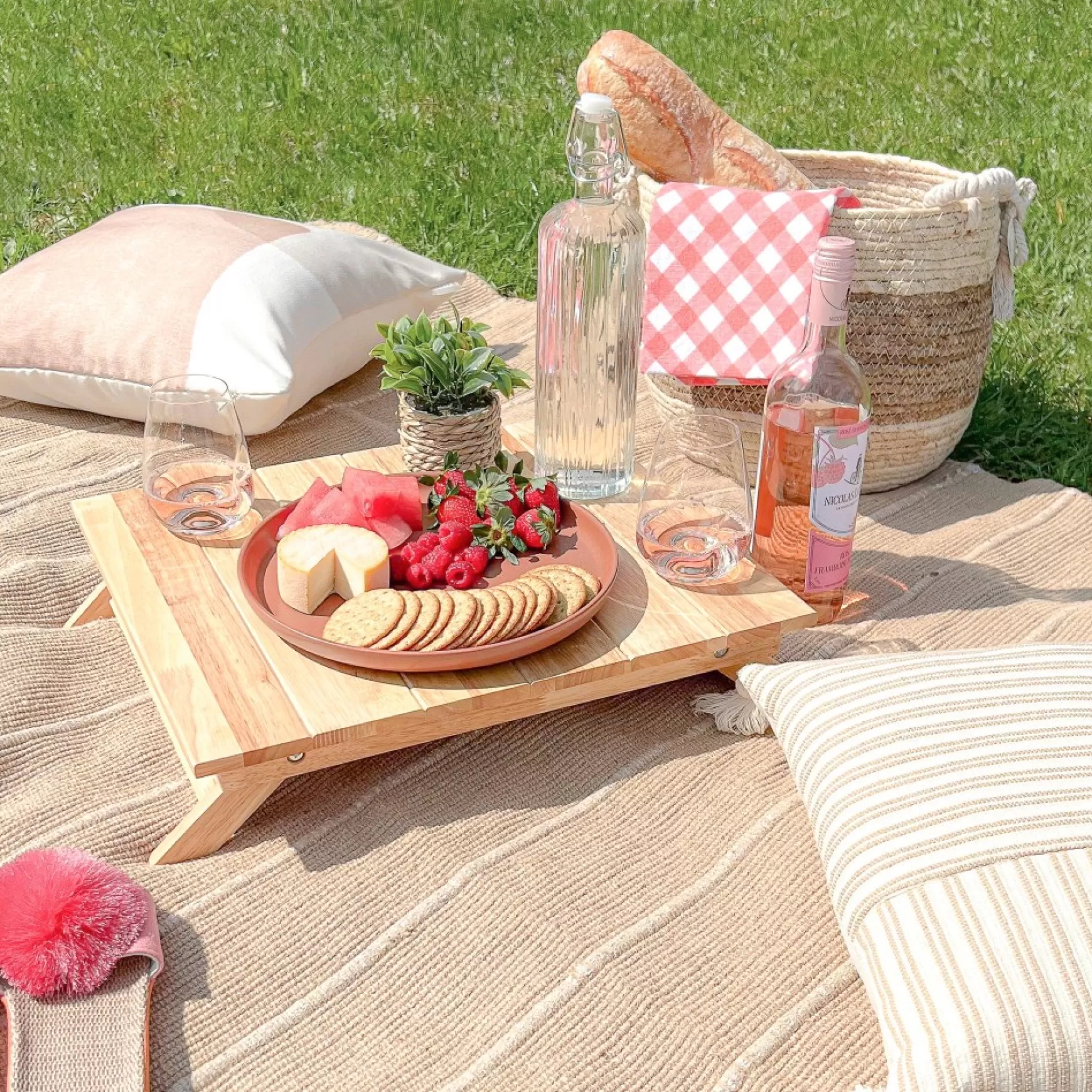 Serving Accessories*Danesco Mini Folding Picnic Table