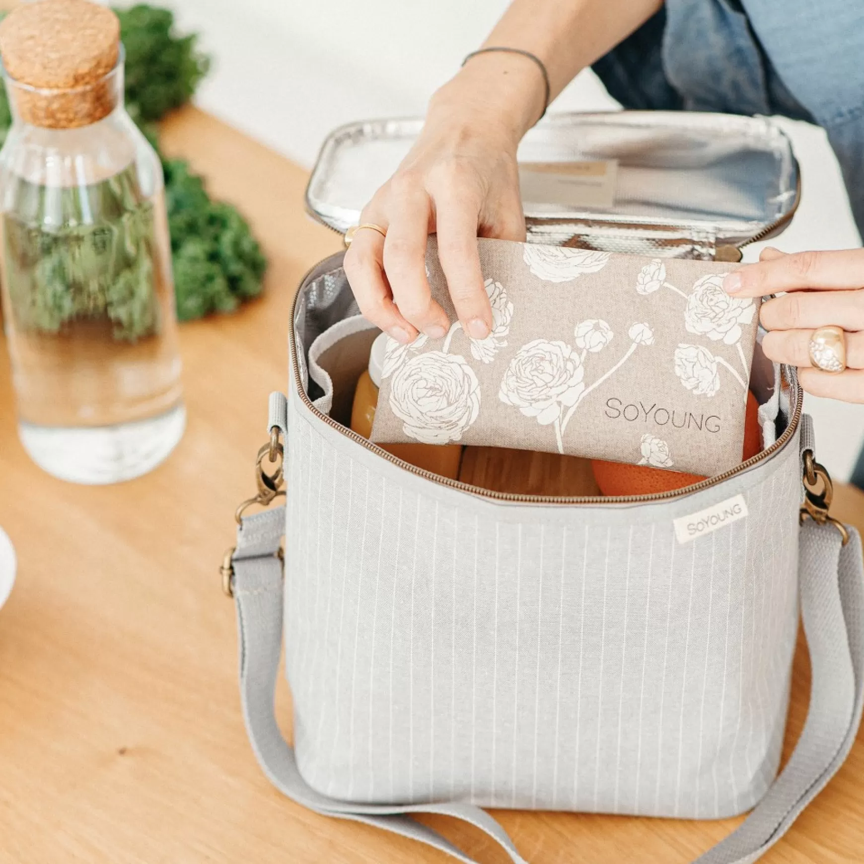 Lunches*So Young Polyester Ice Pack - White Peonies