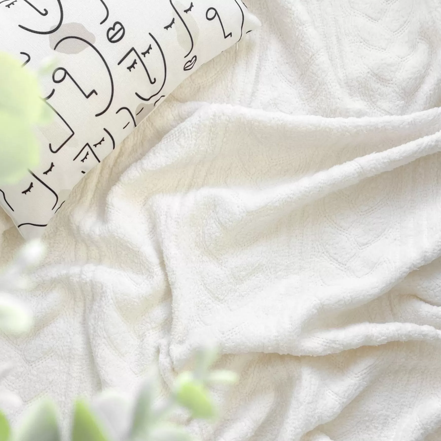 Cushions*Les textiles Patlin Rectangle Cushion - Face Design