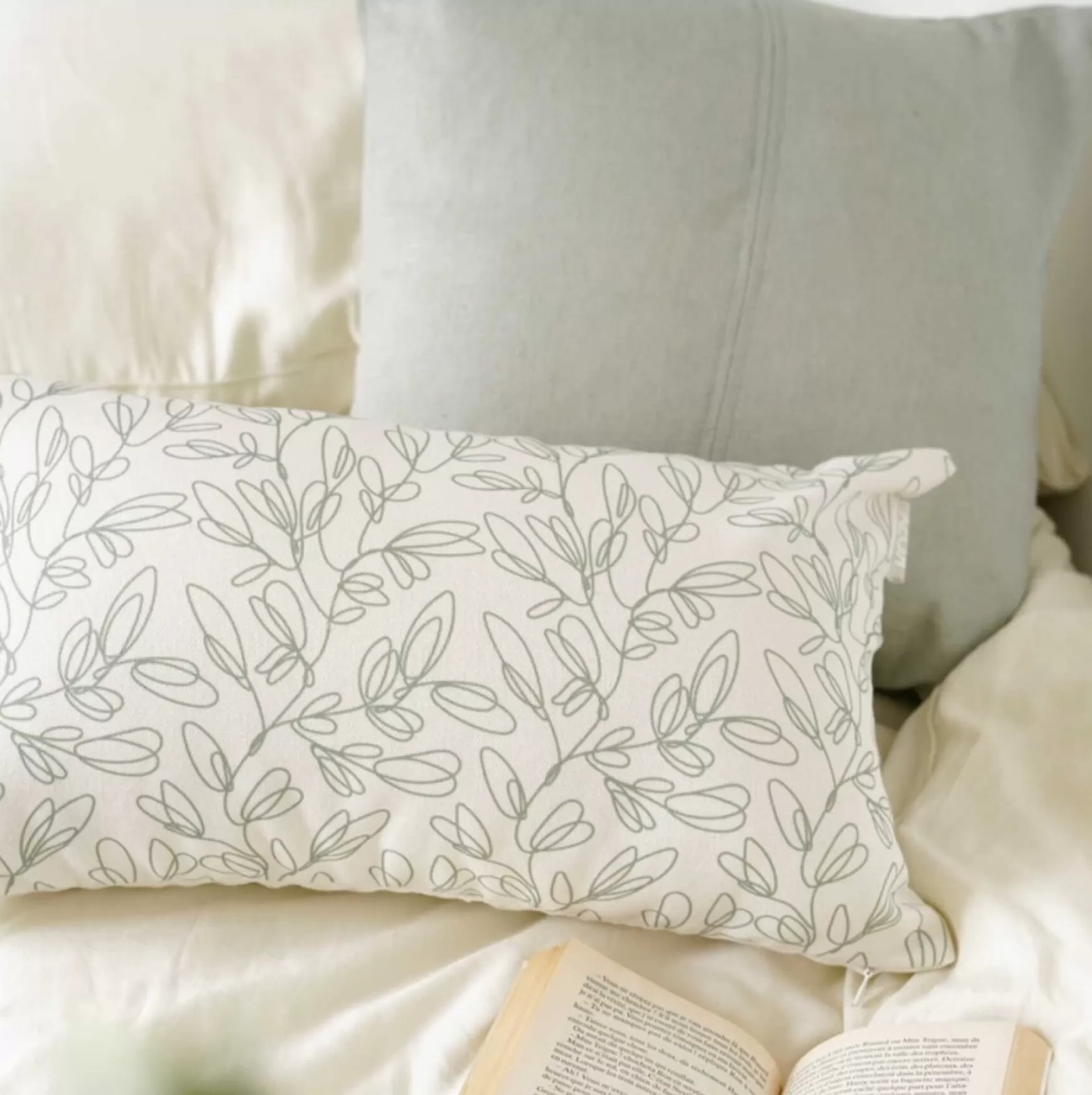Cushions*Les textiles Patlin Rectangle Cushion - Floral Pattern