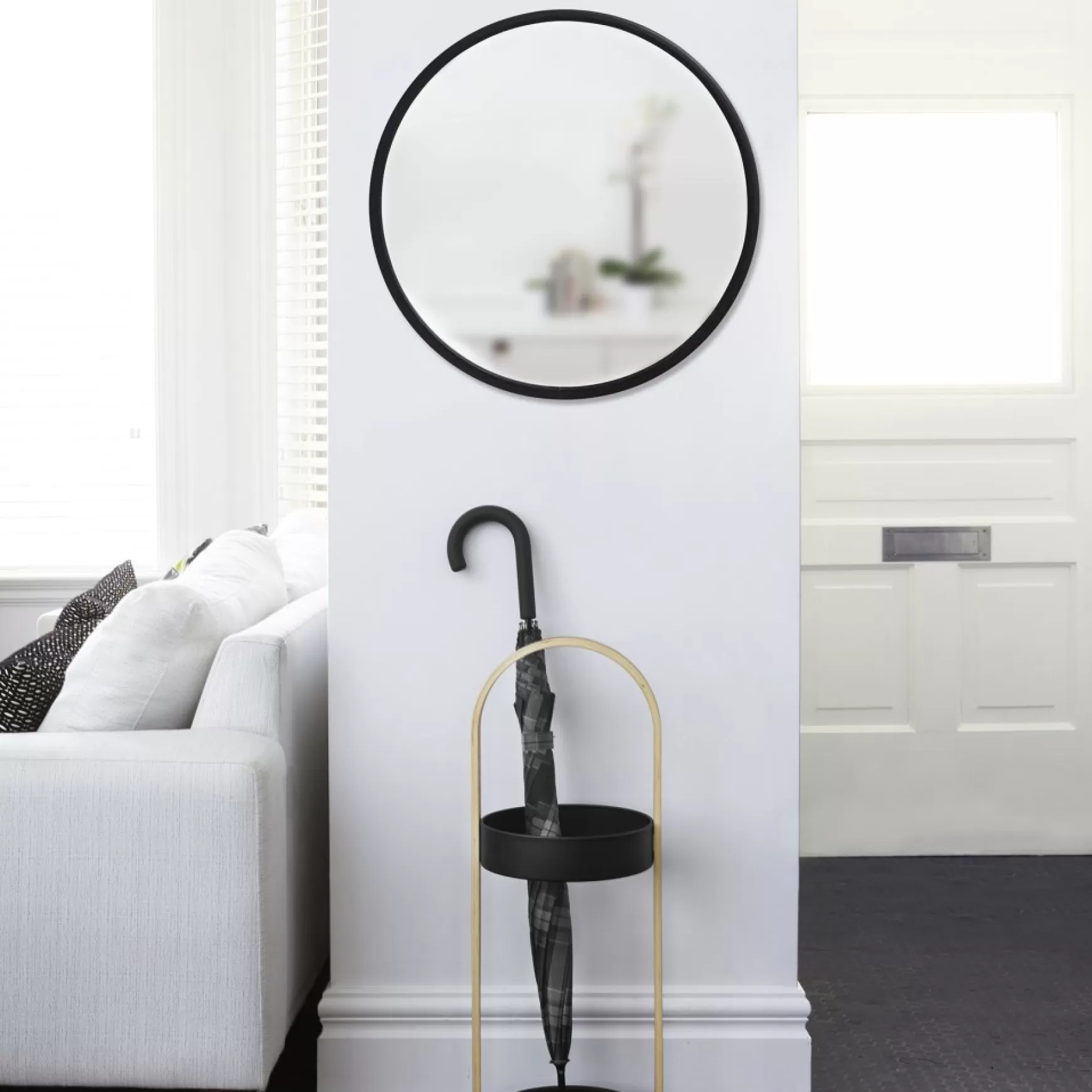Mirrors*Umbra Round Mirror Hub - 24"