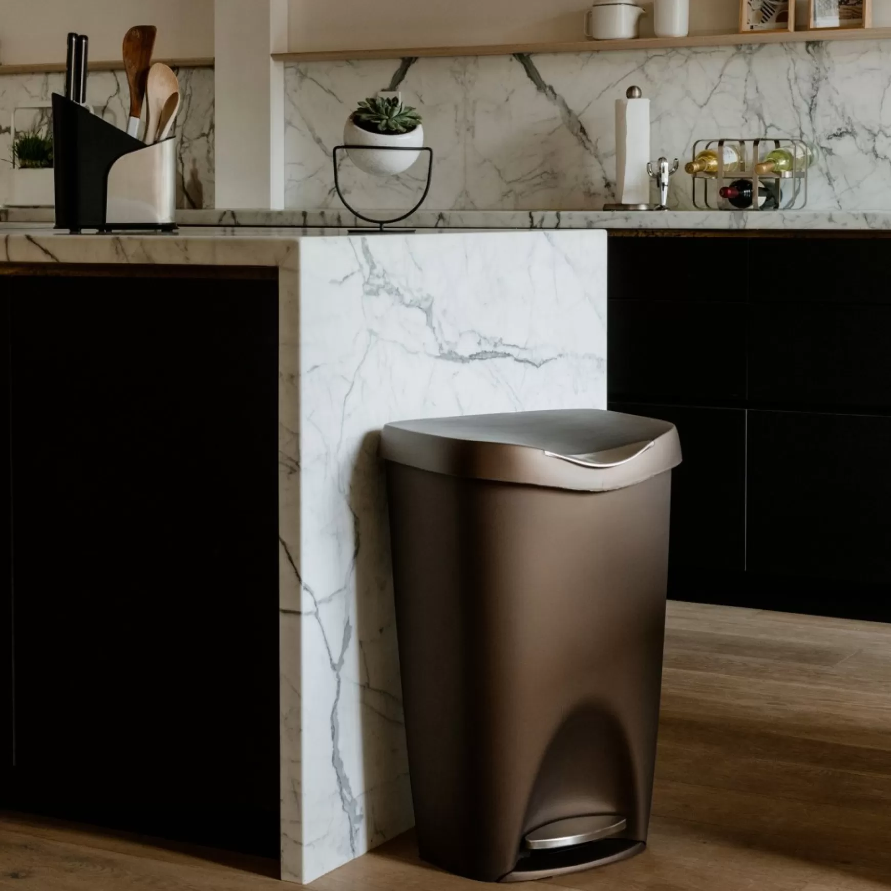 Maintenance & Cleaning*Umbra Trash Can With Lid - Brim